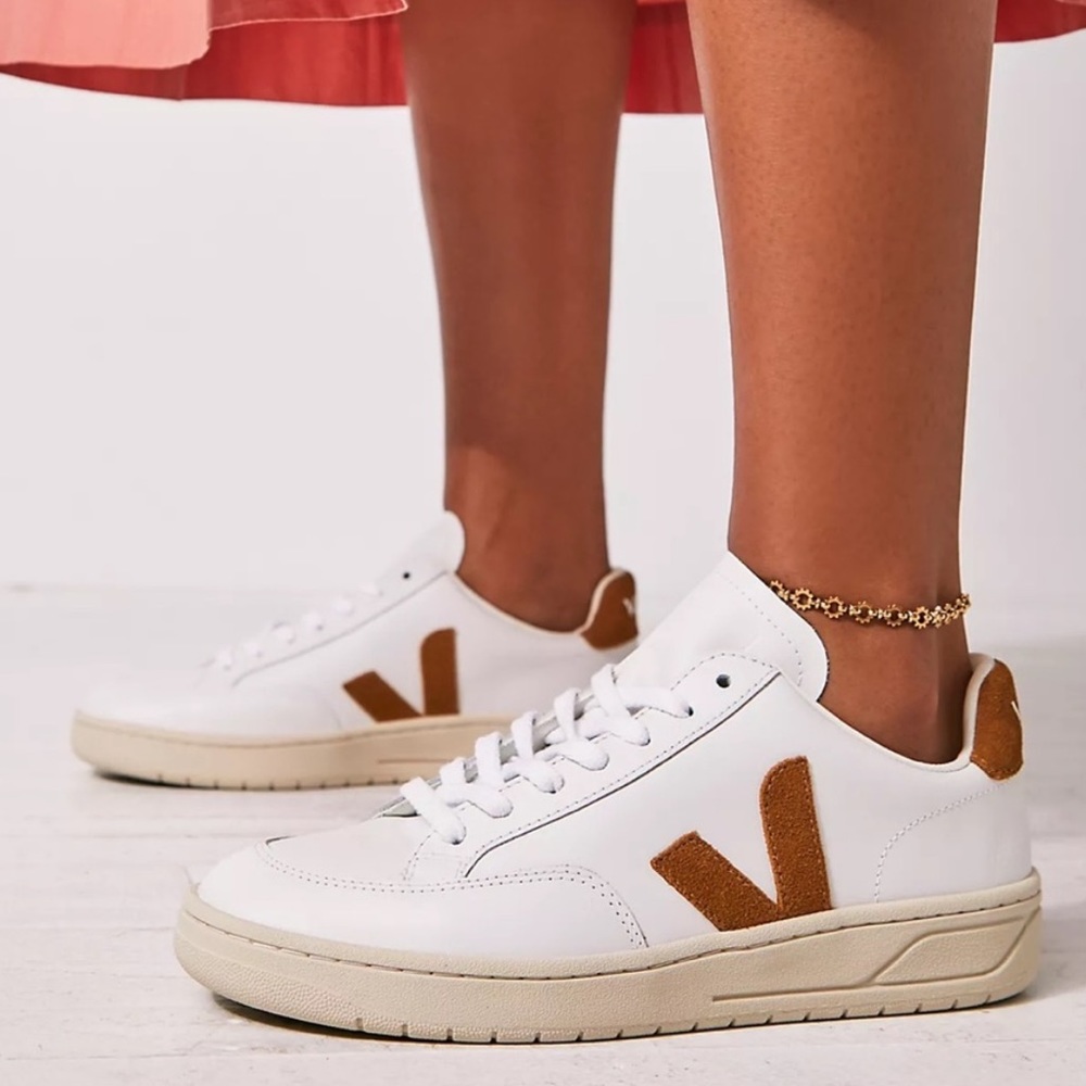 Veja V-10 Leather Extra White Camel 6/36EU